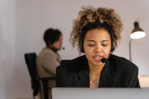 O que é e os benefícios de um canal de denúncias para empresas do mercado financeiro