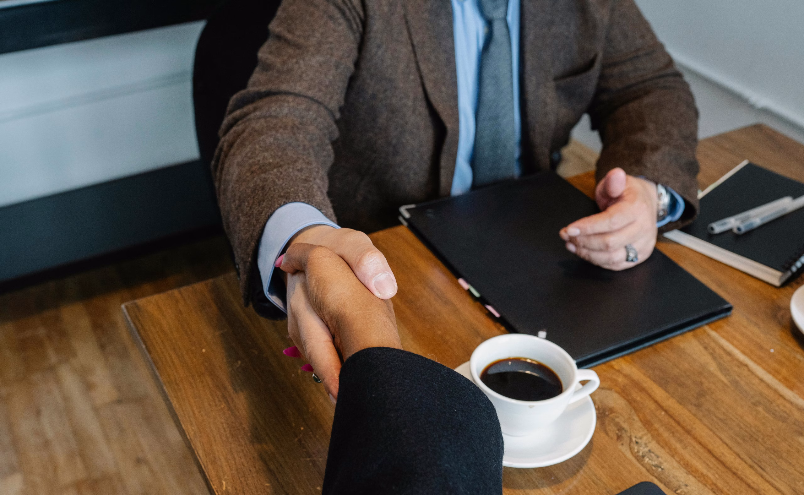 KYC é sigla para "Know Your Customer" ou "Conheça Seu Cliente", processo de verificação do perfil de risco de clientes no compliance.
